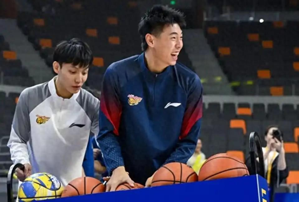 开云体育官网-徐杰迎最强队友，崔永熙回应伤病恢复进度，决战新疆或复出冲首胜